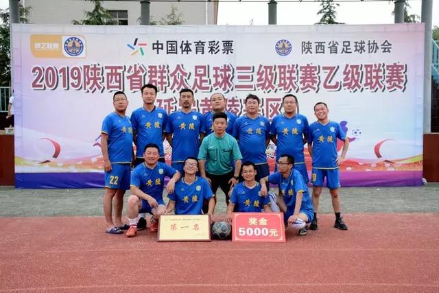 布兰登·米勒飞身上篮，霸气双手灌篮引爆全场